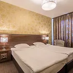 Elegance Hotel