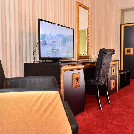 Elegance Hotel