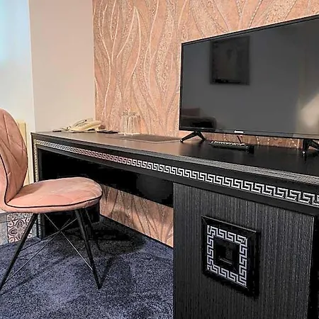 Elegance Hotel