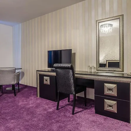 Elegance ستارا زاغورا